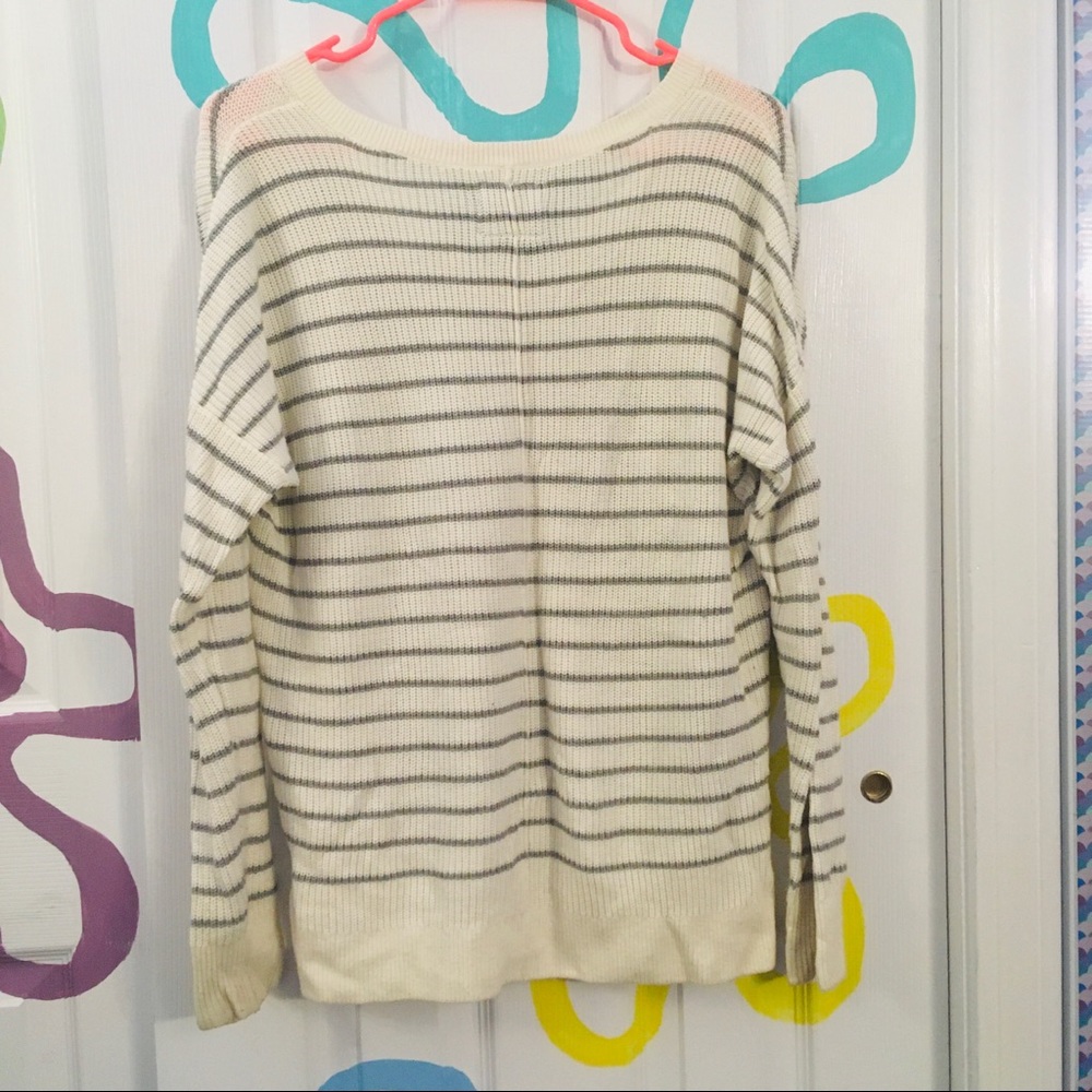 Abercrombie & Fitch white and grey striped sweater - Picture 2 of 2